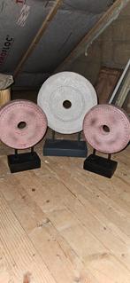 Decoratieve molensteen op standaard, Ophalen, Zo goed als nieuw