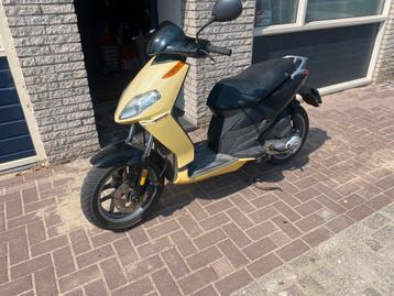 Aprilia SportCity 50 opknapper met veel nieuwe onderdelen. beschikbaar voor biedingen
