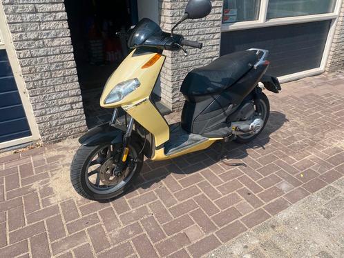 Aprilia SportCity 50 opknapper met veel nieuwe onderdelen., Fietsen en Brommers, Scooters | Aprilia, Gebruikt, Overige modellen
