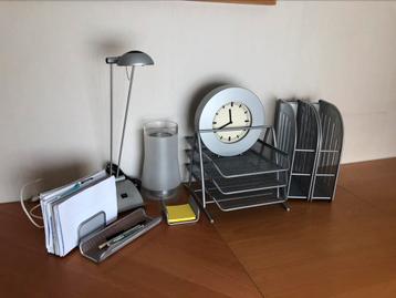 Set zilverkleurige bureau accessoires beschikbaar voor biedingen