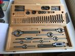 Hss Tappen en snijplaten set PEDO UNC 1/4-1" in houten doos, Doe-het-zelf en Verbouw, Gereedschap | Handgereedschap, Ophalen of Verzenden
