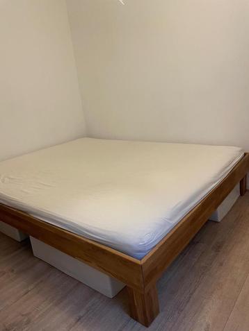 bedframe 