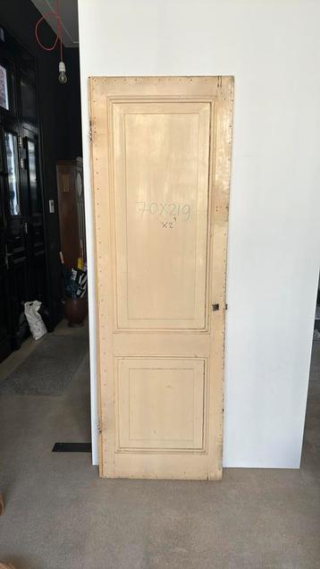 Antieke binnendeur vintage paneeldeur beschikbaar voor biedingen
