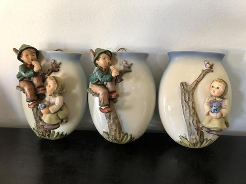 Hummel 360/C Wandvase / Wall Vase Mädchen / Girl (Reyshof), Verzamelen, Beelden en Beeldjes, Zo goed als nieuw, Hummel, Ophalen of Verzenden
