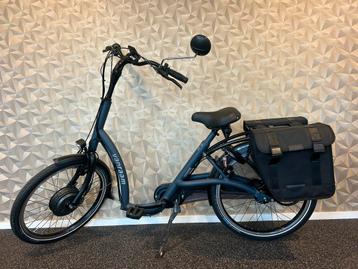 Van Raam Balance 2025 | Lage instapfiets met voeten op grond beschikbaar voor biedingen