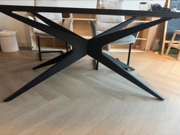 Industriele tafel poot beschikbaar voor biedingen