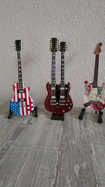 Miniatuur Gitaren Set (Aerosmith, Led Zeppelin, Jimi Hendrix beschikbaar voor biedingen