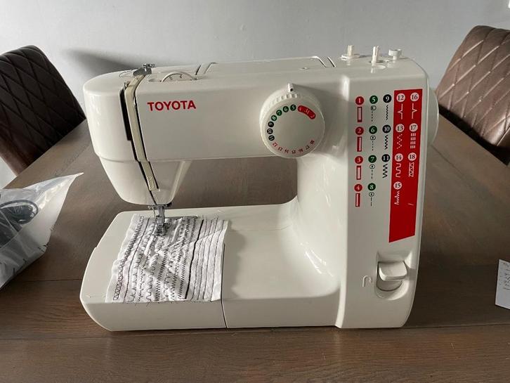 NAAIMACHINE TOYOTA FSR18RS -  WD014, Hobby en Vrije tijd, Naaimachines en Toebehoren, Gebruikt, Naaimachine, Overige merken, Ophalen of Verzenden
