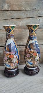 Twee Vintage  Satsuma Aziatische Vazen met Pauwen, Ophalen of Verzenden