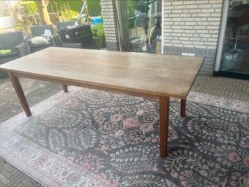 Massief houten eettafel  beschikbaar voor biedingen