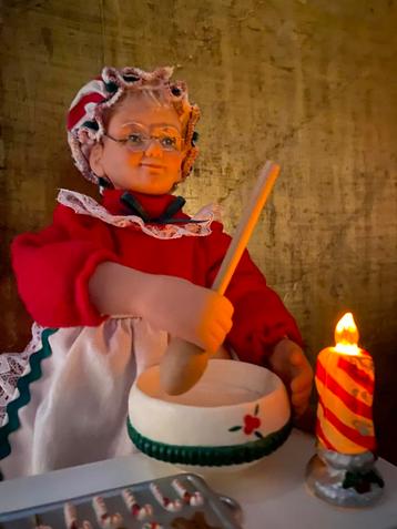 Holiday Creations - Mrs. Santa Claus! beschikbaar voor biedingen