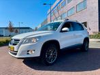 Uniek!!!Volkswagen Tiguan 1.4 TSI 90KW BMT 2011 Wit, Voorwielaandrijving, 74 €/maand, Zwart, 4 cilinders