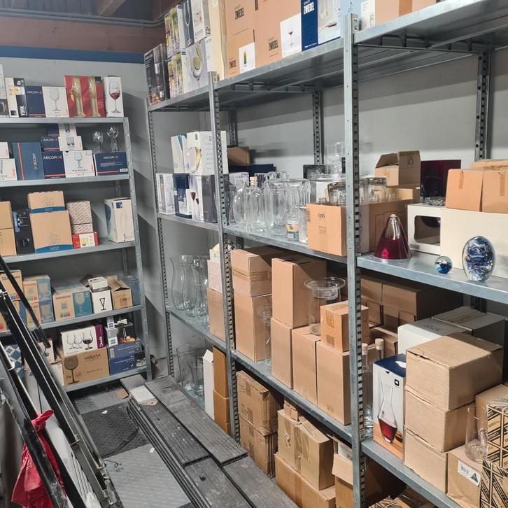 Grote partij glaswerk - Nieuw - Wegens bedrijfsbeëindiging, Huis en Inrichting, Keuken | Servies, Nieuw, Glas of Glazen, Effen