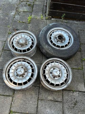 Mercedes kroonkurk velgen & VAG 16” staal+ winterbanden beschikbaar voor biedingen