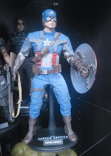 Hot toys Captain america the first Avenger 1/6 scale figure beschikbaar voor biedingen