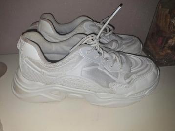 Dames sneakers wit maat 41 zo goed als nieuw  beschikbaar voor biedingen