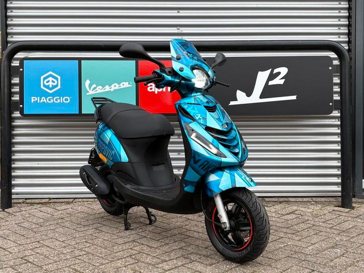 Piaggio Zip E4 | Airbrush | Brom | 2019 | 11019 km, Fietsen en Brommers, Scooters | Piaggio, Gebruikt, Zip, Maximaal 45 km/u, Benzine
