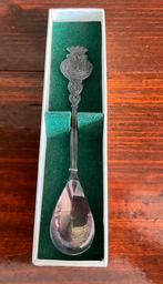 Verzilverde sierlijke bewerkte theelepel in doosje Sloten, Antiek en Kunst, Ophalen of Verzenden