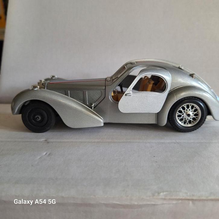 Burago Bugatti Atlantic - Modelauto, Hobby en Vrije tijd, Modelauto's | 1:24, Gebruikt, Auto, Bburago, Verzenden