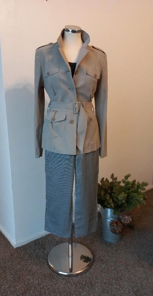 Pantalon GRIJS/WIT streepje, maat 36, Kleding | Dames, Broeken en Pantalons, Zo goed als nieuw, Maat 36 (S), Grijs, Driekwart