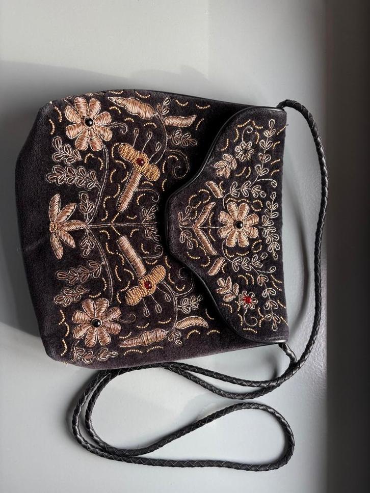 Antik Batik Tasje - Geborduurd & Uniek!, Sieraden, Tassen en Uiterlijk, Tassen | Damestassen, Gebruikt, Schoudertasje, Zwart, Ophalen of Verzenden