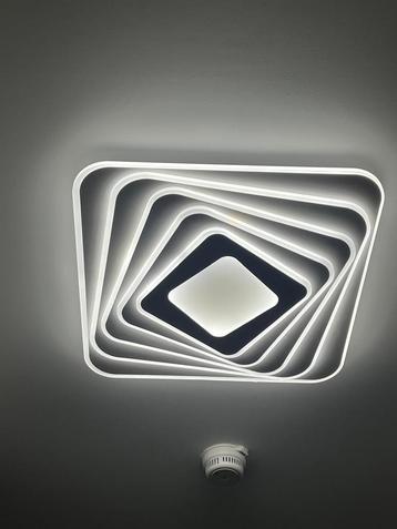 Moderne Wandlamp - Stijlvol Design (3 soorten lampen) beschikbaar voor biedingen