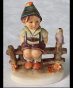 Hummel beeldje - Jongen op hek met vogel, Ophalen of Verzenden