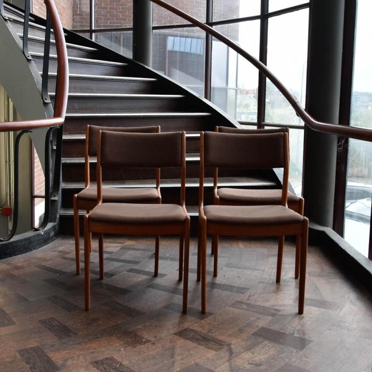 Set van 4 Teak stoelen Johannes Andersen, Huis en Inrichting, Stoelen, Zo goed als nieuw, Vier, Hout, Stof, Bruin, Ophalen of Verzenden
