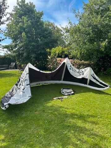 North Rebel 12m² (1 lekke strut) + 9m²(lek) - 2009 + 2x bar beschikbaar voor biedingen