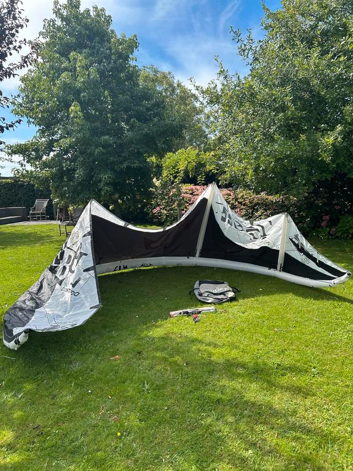North Rebel 12m² (1 lekke strut) + 9m²(lek) - 2009 + 2x bar, Watersport en Boten, Kitesurfen, Gebruikt, Kitesurf-set, 12 m², Geen board