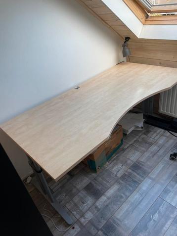 Professioneel bureau 180x80 verstelbaar stroomdoorvoer beschikbaar voor biedingen