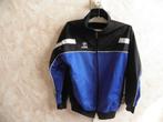 Goedkoop blauw zwart sport jasje + zwarte broek MASITA 128, Gebruikt, Jongen of Meisje, Sport- of Zwemkleding, Ophalen of Verzenden