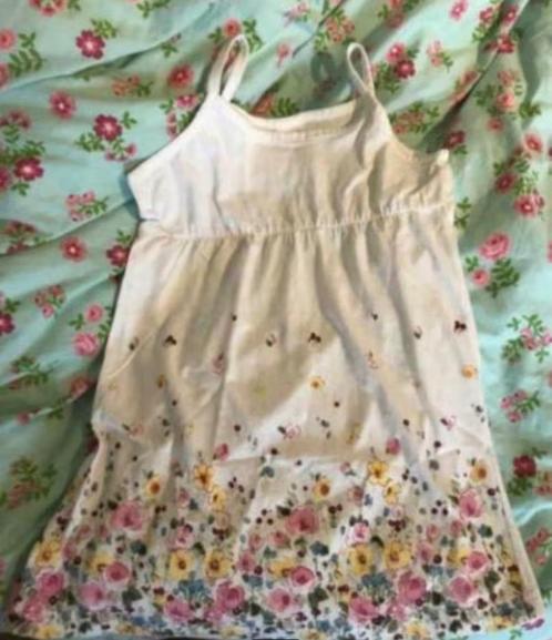 Top met bloemen in maat 122 zgan, Kinderen en Baby's, Kinderkleding | Maat 122, Zo goed als nieuw, Meisje, Shirt of Longsleeve