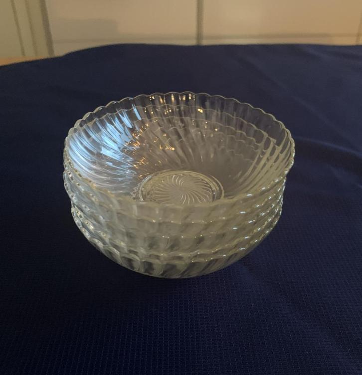 5 glazen schaaltjes, swirl glas, schaaltjes, Ø 11 cm, zgan, Huis en Inrichting, Keuken | Servies, Zo goed als nieuw, Overige typen