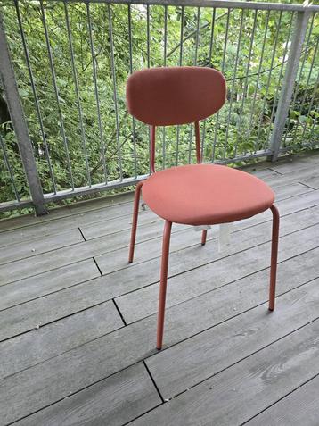 Moderne designstoel beschikbaar voor biedingen