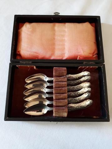 ZILVEREN KOFFIELEPELSET IN CASSETE 1863 beschikbaar voor biedingen