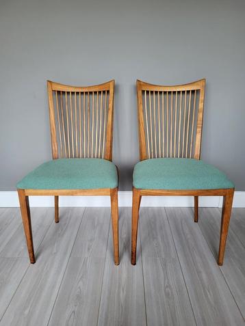 Set vintage spijlstoelen beschikbaar voor biedingen