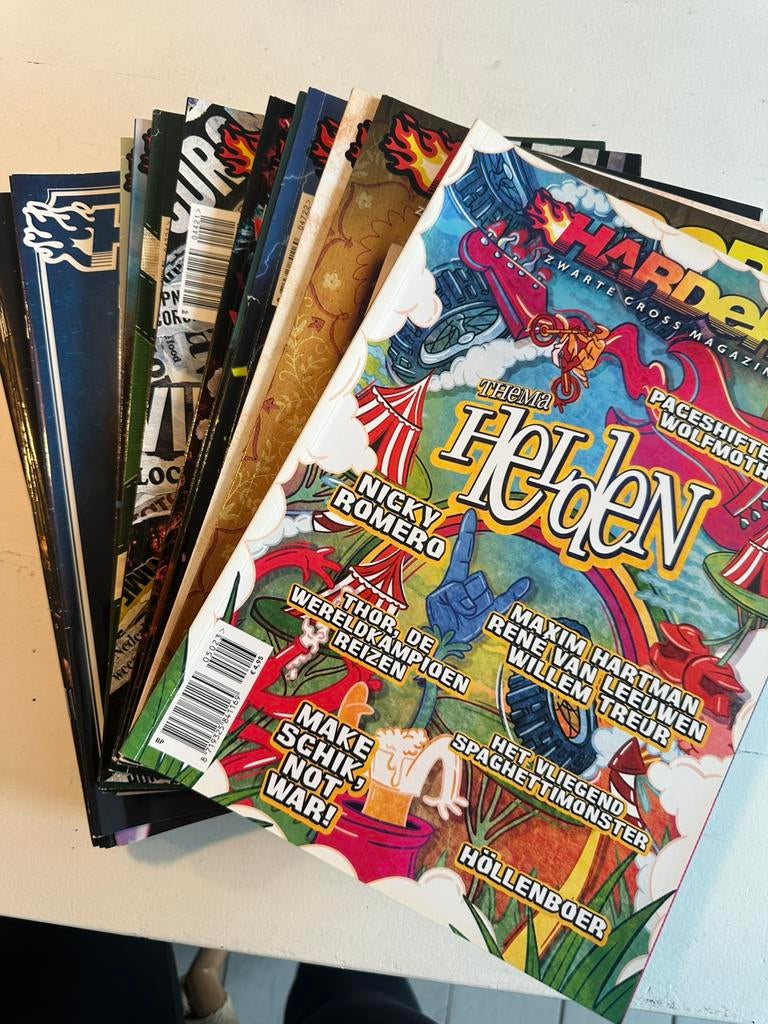 HARDER ! Magazines zwarte cross 30stuks, Ophalen of Verzenden, Zo goed als nieuw