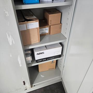 Archiefkast. 193x93x43 cm. Deur heeft lijmresten beschikbaar voor biedingen