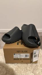 Yeezy slides grey ID2350, Nieuw, Slippers, Ophalen of Verzenden, Yeezy slide grey