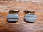 Paar goudkleurige art deco manchetknopen met parelmoer