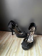 Elegante zwart satijnen pumps - Pin Up Couture, Kleding | Dames, Schoenen, Pumps, Zwart, Ophalen of Verzenden, Zo goed als nieuw