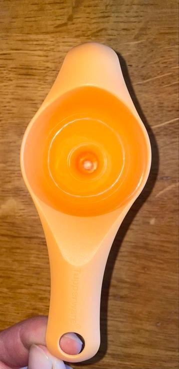 Oranje Trechtertje - Tupperware €1,00 per stuk beschikbaar voor biedingen