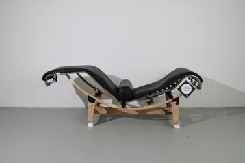 Cassina LC4 chaise longue, zwart leer beschikbaar voor biedingen