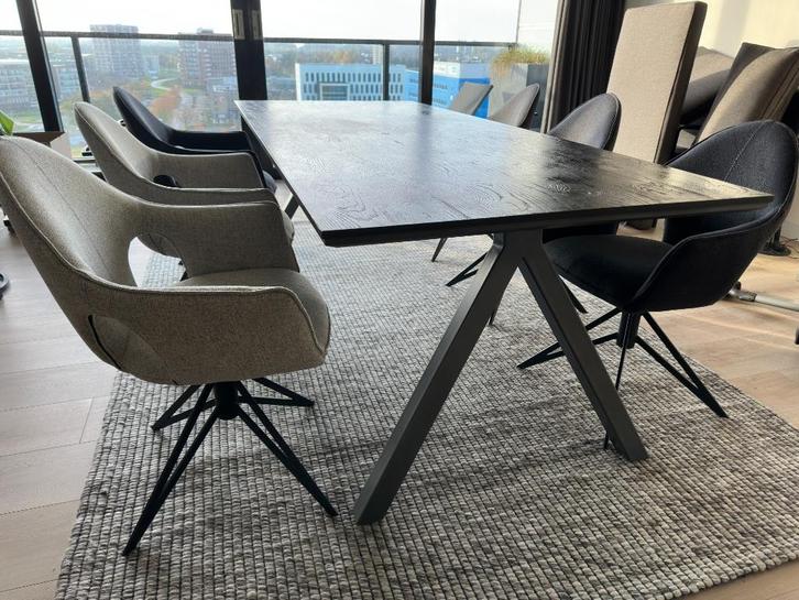 Xooon Eetkamertafel (MONIZ), Huis en Inrichting, Tafels | Eettafels, Zo goed als nieuw, 50 tot 100 cm, 200 cm of meer, Vijf personen of meer