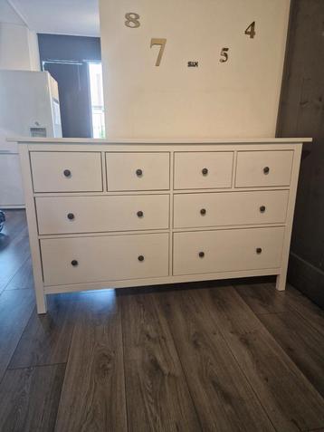 Ikea hemnes ladekast wit gebeitst met 8 lades. beschikbaar voor biedingen