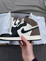 Jordan 1 Dark Mocha Maat 38, Kleding | Heren, Schoenen, Bruin, Nike, Nieuw, Ophalen of Verzenden