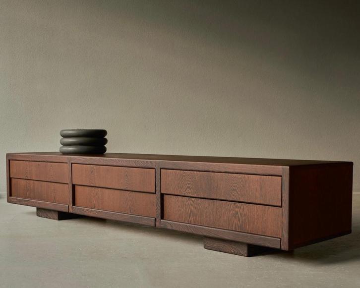 CHOCOLAT - brutalistisch en japandi midcentury dressoir, Huis en Inrichting, Kasten | Dressoirs, Zo goed als nieuw, 200 cm of meer