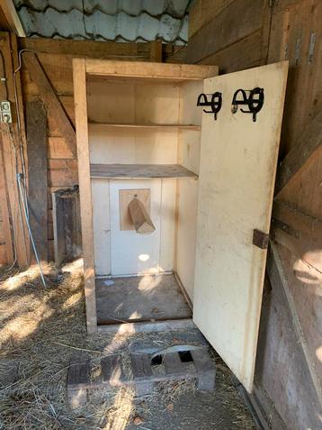 Zadelkast - Ruime opslag voor zadels en accessoires beschikbaar voor biedingen