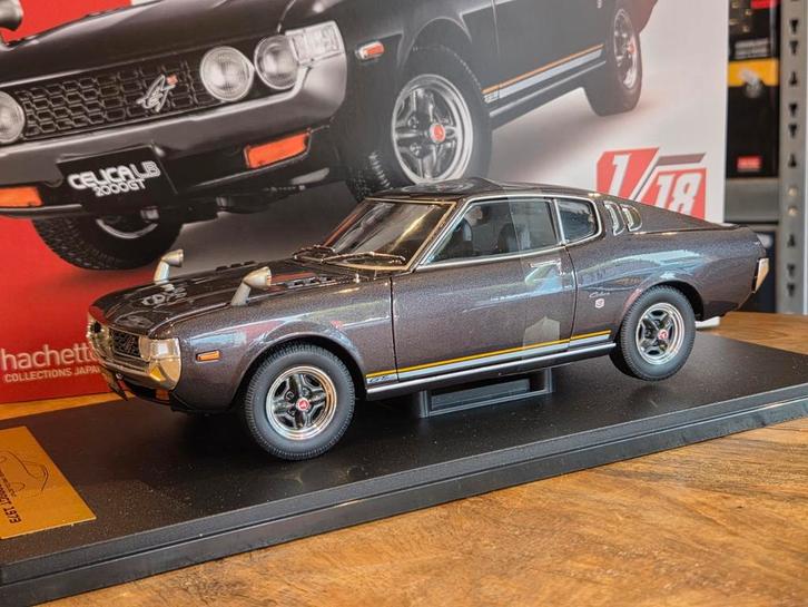 Toyota Celica Liftback 2000GT 1973 Purple - 1:18 Hachette, Hobby en Vrije tijd, Modelauto's | 1:18, Nieuw, Auto, Ophalen of Verzenden